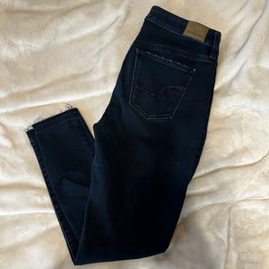 American Eagle Size 8 short distressed dark jegging